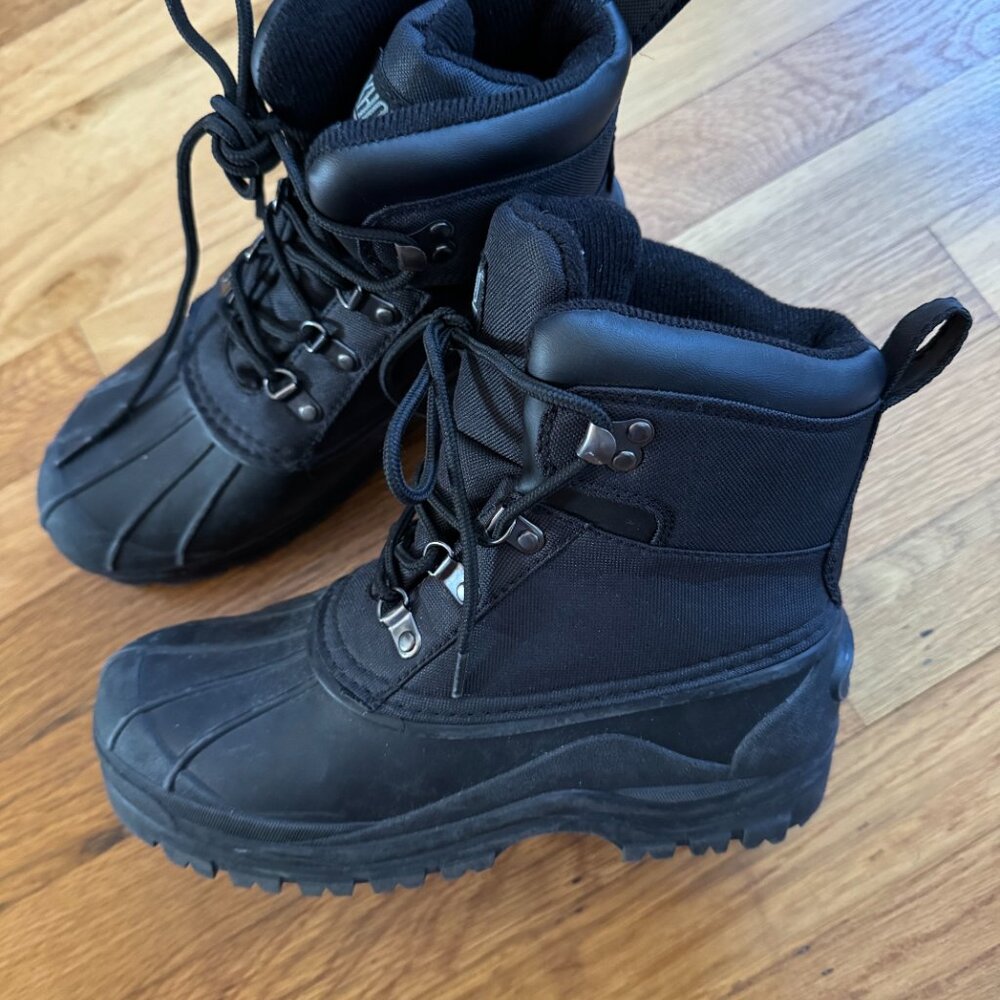 Kids Black Khombu Snow Boots - size 6